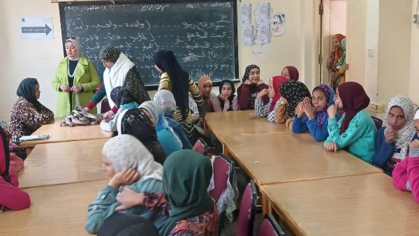 كورال وورش متنوعة ومعرض للكتاب في أنشطة الثقافة بقرية أبو سيدهم شهدت قرية أبو سيدهم بمركز سمالوط في محافظة المنيا فعاليات ثقافية وفنية متنوعة، نظمتها