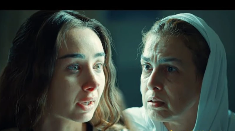 الحلقة الأخيرة.. مصير غير متوقع ل هنا الزاهد في إقامة جبرية أسدل مسلسل إقامة جبرية، الستار على حلقاته، حيث عرضت الحلقة الأخيرة أمس منصة ، ولاقى العمل تفاعلا كبيرا من قبل الجماهير ح