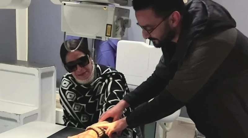 عفاف مصطفى تتعرض لإصابة أثناء تصوير 80 باكو تعرضت الفنانة عفاف مصطفى لحادث أثناء تصوير مشاهدها في مسلسل 80 باكو، والمقرر عرضه ضمن مسلسلات رمضان 2025.وفي تصريحات خاصة لافاق عربية، ك