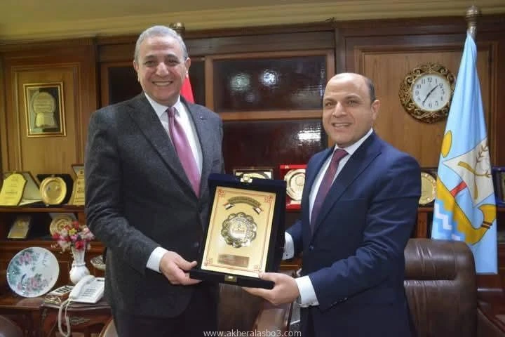 من كفر الشيخ للعالم.. محافظ الغربية يشارك في افتتاح معرض أيادي مصر لدعم الحرف التراثية الغربية: متابعة رشدي ابوطالب الجندي: الحرف اليدوية كنز وطني يعكس هوية مصر.. وسنعمل على دعم ال