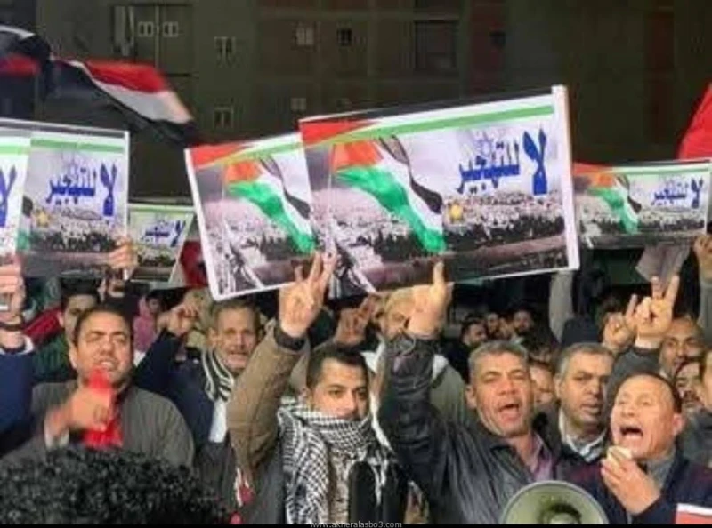 ردا على ترامب : حشود مصرية على معبر رفح رفضا لتهجير الفلسطنينين متابعة ايمن جاد بعد ساعات قليلة من إصرار الرئيس الأميركي دونالد ترامب على استقبال مصر