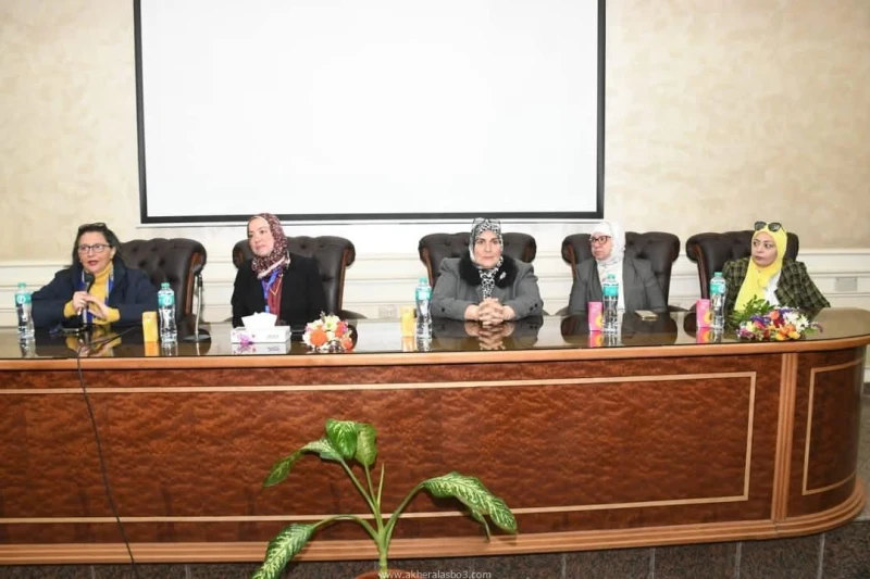 ملتقى الخريجين والتوظيف لطلاب كلية العلوم جامعة عين شمس كتب - محمود الهندي برعاية أ.د محمد ضياء زين العابدين رئيس جامعة عين شمس و أ.د. غادة فاروق نائب رئيس الجامعة لشئون خدمة المجت