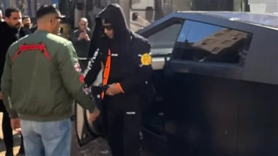 بهذه الكلمات.. محمد رمضان يشعل المنافسة بينه وبين رامز جلال نشر الفنان محمد رمضان مقطع فيديو عبر حسابه الرسمي على موقع تبادل الصور والفيديوهات انستجرام يستعرض فيه سيارته الفارهة ال