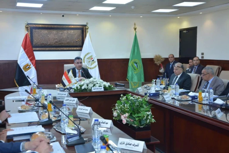 وزير التموين يترأس اجتماع الجمعية العامة للشركة المصرية القابضة للصوامع والتخزين بعد إعادة تشكيلها كتب - محمود الهندي ترأس الدكتور شريف فاروق، وزير التموين والتجارة الداخلية، اجتما