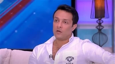 كان طويل القامة ومبتسم.. وائل عبد العزيز يكشف عن حلمه بالرسول كشف الفنان وائل عبد العزيز عن تفاصيل حلمه بالرسول صلى الله عليه وسلم، مشيرا إلى أنه كان