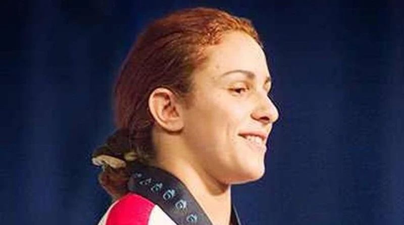 نهلة رمضان.. بطلة مصرية تواجه المرض وتناشد الدعم تعيش بطلة العالم في رفع الأثقال، نهلة رمضان، ظروفا صحية صعبة، حيث أصيبت بمرض ضمور العضلات في مرحلة متأخرة، مما أثار قلقا واسعا في ا