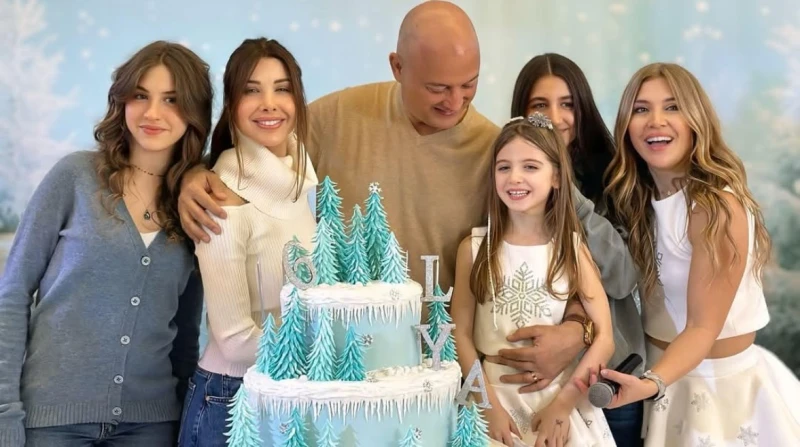 أول ظهور ل نانسي عجرم مع زوجها فادي الهاشم بعد أنباء انفصالهما احتفلت الفنانة نانسي عجرم بمناسبة عيد ميلاد ابنتها ليا وسط أسرتها وزوجها الدكتور فادي الهاشم.ويعد الاحتفال أول ظهور ل