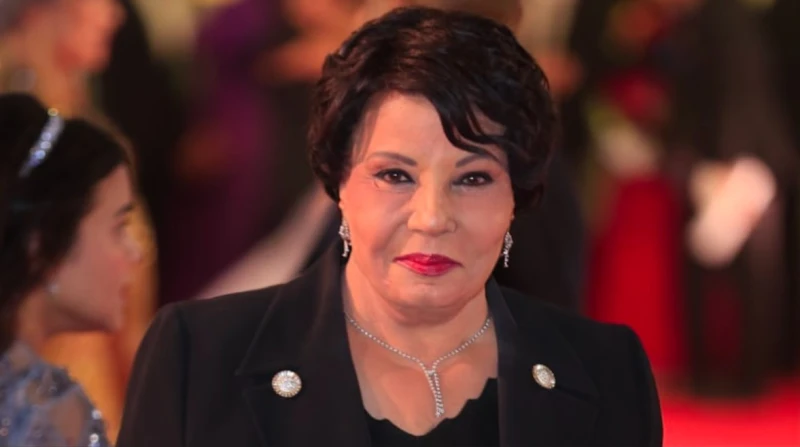 أمام الكاميرا وخلفها.. فردوس عبدالحميد شريكة العمر ل محمد فاضل تعد الفنانة فردوس عبدالحميد واحدة من أبرز فنانات الوسط الفني، التي ظهرن في أوائل السبعينيات، حيث شاركت في العديد من ا