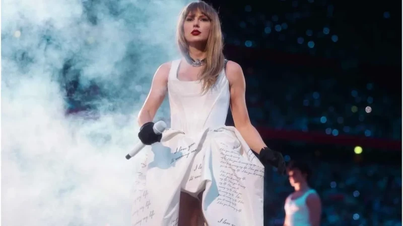 كانييه ويست وتايلور سويفت: تصرف صادم يثير الجدل أحدث نجم الراب الشهير كانييه ويست موجة من التساؤلات المثيرة بين جمهوره، وذلك بعد تصرف غير متوقع من