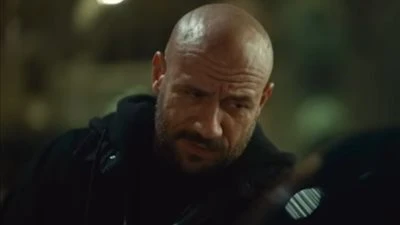 أحمد مكي في صراع مع محمد لطفي.. لقطات من برومو مسلسل الغاوي في رمضان 2025 طرحت الشركة المنتجة البرومو الرسمي ل مسلسل الغاوي بطولة أحمد مكي الذي من