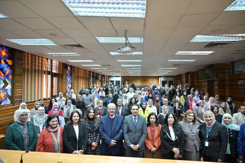 جامعة القاهرة تستضيف فعاليات مؤتمر دور المرأة العلمية والتعاون الدولي في نقل وتوطين التكنولوجيا كتب - محمود الهندي شهدت قاعة المؤتمرات بالمدينة الجامعية بجامعة القاهرة، افتتاح فعال