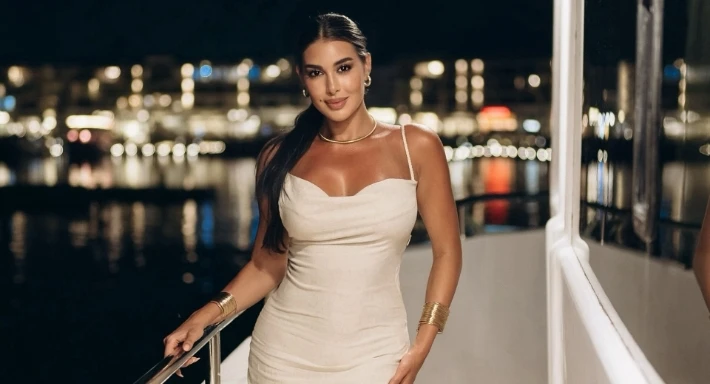 الأميرة ضل حيطة ل ياسمين صبري يعرض على هذه المحطات في النصف الأول من رمضان تواصل النجمة ياسمين صبري تصوير مسلسلها الجديد الأميرة ضل حيطة ليلحق بالعرض في رمضان 2025. تعمل المنتجة مه