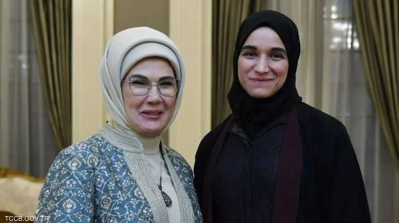 أول صورة رسمية للطيفة الدروبي زوجة الرئيس السوري أحمد الشرع نشرت أمينة أردوغان، زوجة الرئيس التركي رجب طيب أردوغان، صورة تجمعها مع لطيفة الدروبي،