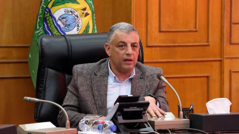 كتبت أمل عبد الرحيم عقد اللواء طيار أ.ح أكرم محمد جلال محافظ الإسماعيلية، اجتماعا تنفيذيا اليوم الأحد؛ لمتابعة كافة المشروعات بجميع القطاعات الخدمية بنطاق مراكز القصاصين، القنطرة غ