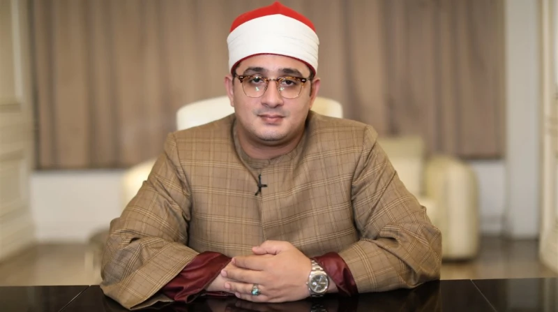 مفاجأة بأزمة الشيخ محمود الشحات أنور.. لماذا ترك المقرئ عزاء الشرقية؟ رد أحمد العطار، محامي الشيخ محمود الشحات أنور، على اتهام مواطن من محافظة