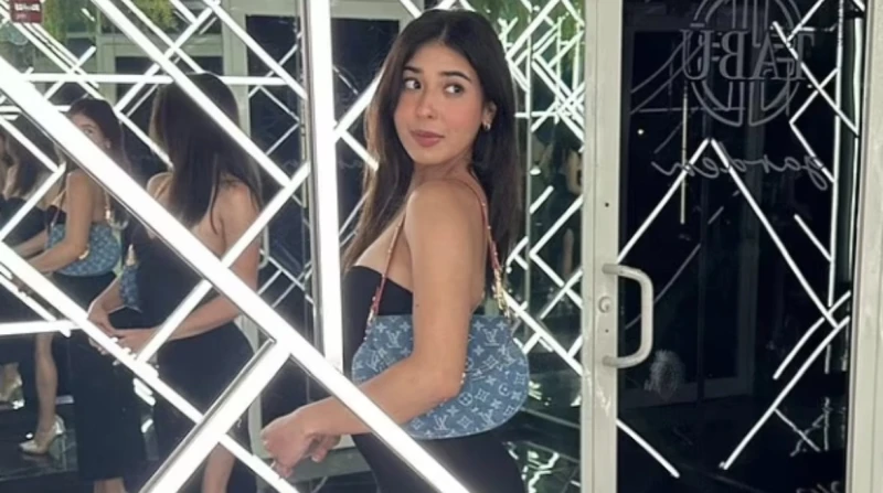 بسبب مشروب طاقة.. أمريكية تقاتل من أجل حياتها تقاتل شابة أمريكية، تبلغ من العمر 20 عاما من أجل حياتها، بعد أن تناولت أحد مشروبات الطاقة الشهيرة، ثم أصيبت بسكتة قلبية أثناء ممارسة ا