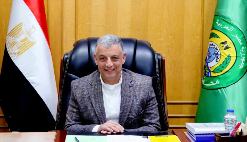 كتبت أمل عبد الرحيم عقد اللواء طيار أ.ح أكرم محمد جلال محافظ الإسماعيلية، اجتماعا بلجنة تطوير الأندية والشواطئ بالمحافظة، بحضور المهندس أحمد عصام