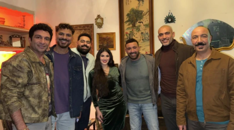 ننشر صورة حصرية ل هدى الإتربي من كواليس العتاولة 2 روجت الفنانة هدى الإتربي، لشخصيتها في مسلسل العتاولة الجزء الثاني، المقرر أن ينافس في الماراثون