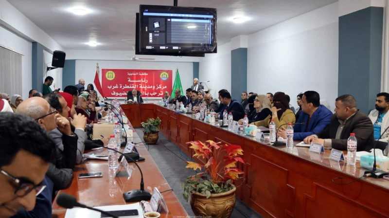 كتبت أمل عبد الرحيم عقد اللواء طيار أ.ح أكرم محمد جلال محافظ الإسماعيلية، اليوم الأربعاء في ختام جولته بمركز ومدينة القنطرة غرب، جلسة للجهاز التنفيذي لمحافظة الإسماعيلية بحضور عدد 