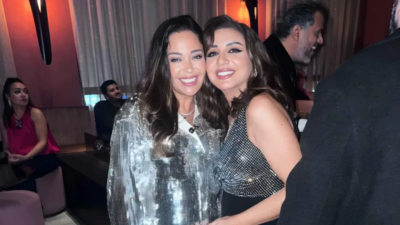 احتفال أنغام بعيد ميلادها بأجواء مبهجة احتفلت الفنانة أنغام بعيد ميلادها في أجواء دافئة ومليئة بالفرح، حيث اجتمع عدد من نجوم الساحة الغنائية وأفراد عائلتها للاحتفال بهذه المناسبة ا