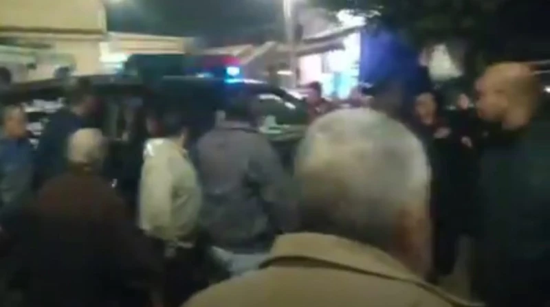 وقعوا من السابع.. البحيرة تودع ضحيتي سقالة دمنهور (فيديو) شيع المئات من أهالي مدينة دمنهور بمحافظة البحيرة، مساء اليوم، جثماني عاملا محارة سقطا من أعلى سقالة أثناء عملهما بالطابق ا