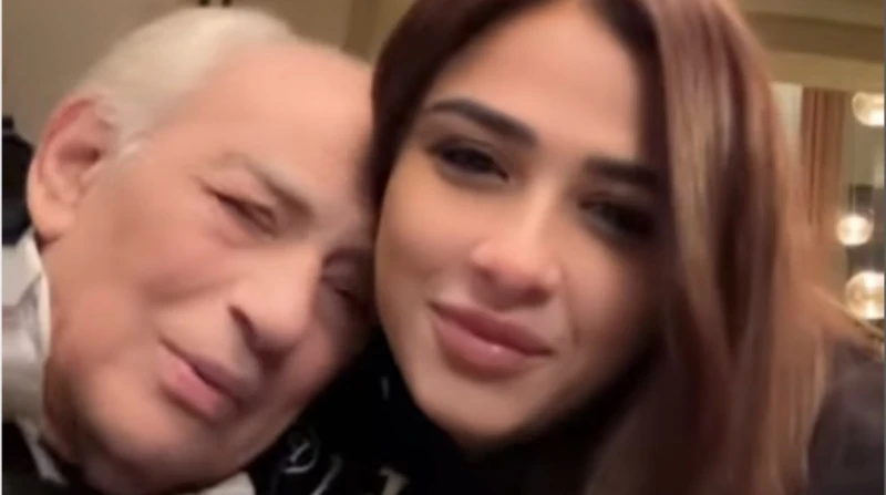 قبلت يده ورأسه.. وصلة حب بين ياسمين عبد العزيز ورشوان توفيق (فيديو) أفرجت الفنانة ياسمين عبد العزيز، عن فيديو جديد من تصوير مسلسها وتقابل حبيب، المقرر عرضه في الماراثون الدرامي الم