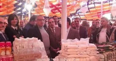 محافظ جنوب سيناء يفتتح سوق اليوم الواحد بتخفيضات 30 بمدينة طابا متابعة أيمن عواد جاد افتتح الدكتور خالد مبارك ، محافظ جنوب سيناء، اليوم الإثنين، سوق اليوم الواحد بمدينة طابا، والذي