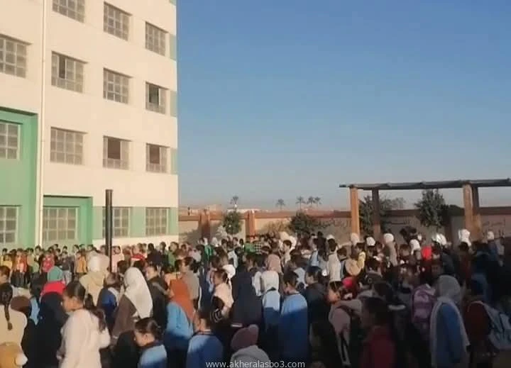 معلم الرياضيات يتحرش جنسيا بإحدي تلاميذه بإحدي مدارس القاهرة متابعة :محمد إبراهيم الرجال النيابة_الإدارية تأمر بإحالة معلم رياضيات بإحدى المدارس بمحافظة القاهرة للمحاكمة التأديبية