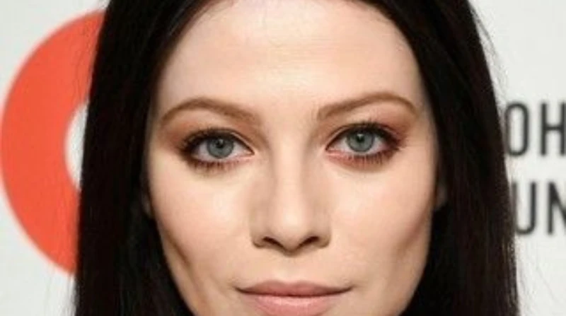 وفاة ميشيل تراخنتبرج عن عمر ناهز ال39 عاما رحلت عن عالمنا منذ قليل الممثلة البريطانية ميشيل تراخنتبرج عن عمر ناهز ال39 عاما.سبب وفاة ميشيل تراخنتبرج وعثرت الشرطة البريطانية على جثم