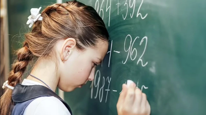 دراسة تكشف دور الآباء في ضعف المهارات الحسابية للأبناء الكثير منا يعاني مع أطفاله في فهم وتعلم مادة الرياضيات، معتقدين أن مستوى ذكاء الطفل هو السبب في هذه المشكلة، لكن تشير دراسة ح
