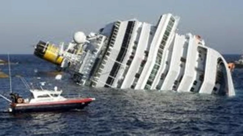 ركاب توسلوا لتركهم يغرقون.. قصص تروى لأول مرة عن عبارة السلام 98 (خاص) المركب بتغرق يا قبطان.. هنروح فين الوضع خطر.. أي لايف جاكت.. المركب غرقت يا قبطان.. رسائل استغاثة مفزعة سجلها