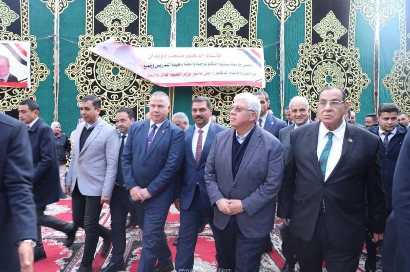 وزير التعليم العالي يشهد فعاليات استلام مبنى للجامعة من متبرع بمدينة كفر الزيات كتب - محمود الهندي التقى الدكتور أيمن عاشور وزير التعليم العالي والبحث العلمي، اليوم الأحد، بعدد من 