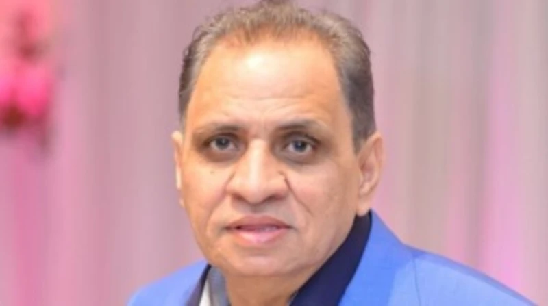 موعد ومكان عزاء شقيق المنتج أحمد السبكي كشف المنتج أحمد السبكي عن تغيير موعد ومكان عزاء شقيقه سيد السبكي، الذي رحل عن عالمنا صباح أمس الجمعة، وتم