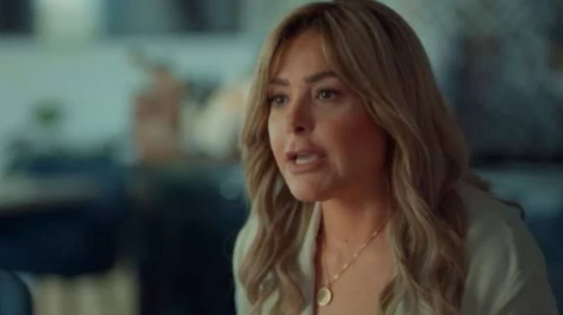 صابرين: التمرد والدعم العائلي سر نجاحي في إقامة جبرية كشفت الفنانة صابرين، جوانب مهمة من حياتها الشخصية والمهنية، فضلا عن حديثها بصراحة شديدة عن قراراتها الجريئة وتأثيرها على مسيرت