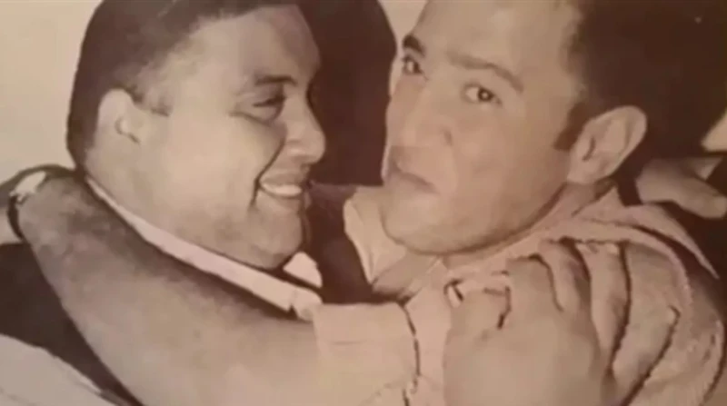 كنت مسنود عليه.. أشرف عبدالباقي يحيي ذكرى علاء ولي الدين أحيا الفنان أشرف عبدالباقي، الذكرى ال22 لوفاة الفنان علاء ولي الدين، الذي رحل عن عالمنا في 11 فبراير 2003، بسبب مضاعفات مرض