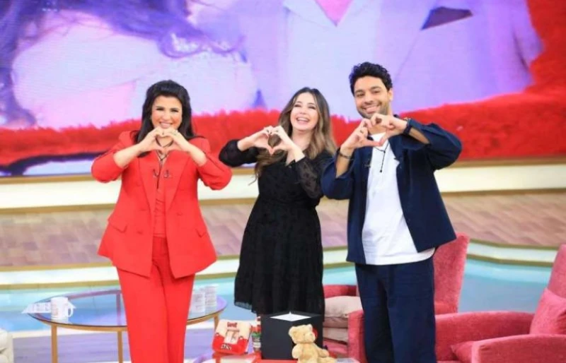 منى الشاذلي تحتفل بعيد الحب بحلقة خاصة مع أحمد جمال وخطيبته فرح الموجي تستعد الإعلامية منى الشاذلي لتقديم حلقة مميزة من برنامجها معكم بمناسبة عيد الحب، والتي من المقرر أن تعرض يوم