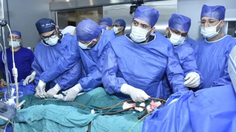 لأول مرة في شمال أفريقيا .. ختام ورشة علاج الصمامات بالقسطرة (صور) أختتمت اليوم فعاليات ورشة عمل متخصصة، في علاج الصمامات بالقسطرة، والتي شهدت إجراء أول عملية من نوعها في مصر وشمال