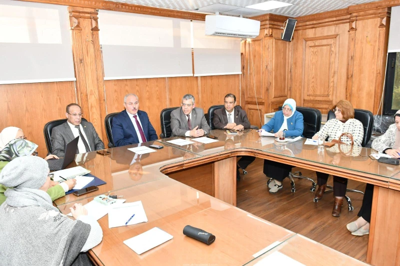 كتبت أمل عبد الرحيم ترأس الدكتور ناصر مندور، رئيس جامعة قناة السويس، اجتماع فريق الخطة الاستراتيجية للجامعة، لمناقشة خطتها للفترة 2030 -2025، والتي تتبنى محاور استراتيجية وزارة الت