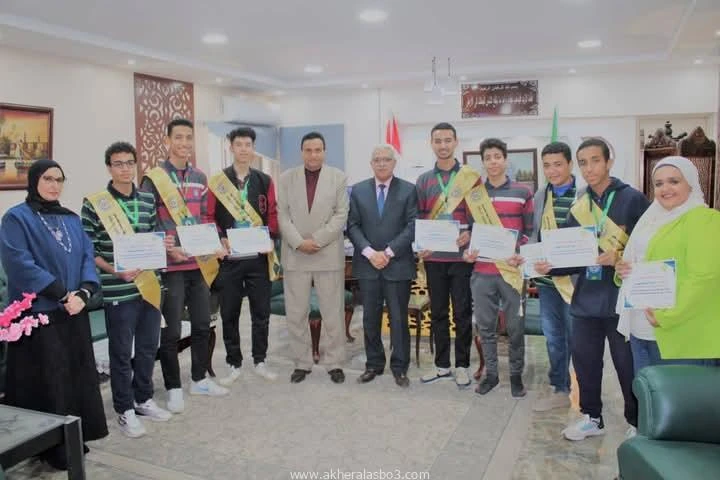 كتبت أمل عبد الرحيم بناءا علي تعليمات السيد محمد عبداللطيف وزير التربية والتعليم والتعليم الفني ، وتوجيهات اللواء طيار أ.ح أكرم جلال محافظ الإسماعيلية. كرم الاستاذ ايمن موسي وكيل و