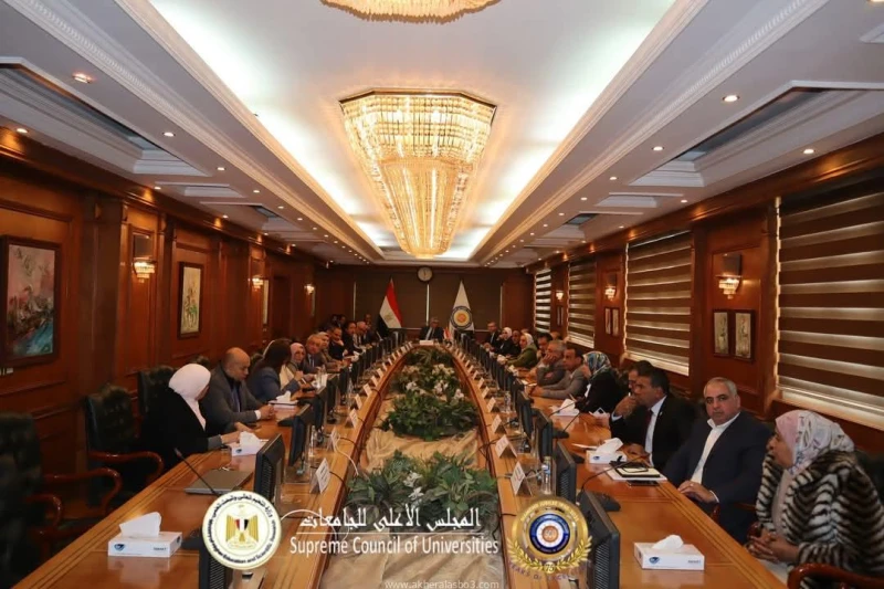 المجلس الأعلى لشئون خدمة المجتمع وتنمية البيئة يعقد اجتماعه الدوري كتب - محمود الهندي عقد المجلس الأعلى لشئون خدمة المجتمع وتنمية البيئة اجتماعه الدوري برئاسة د.مصطفى رفعت أمين عام