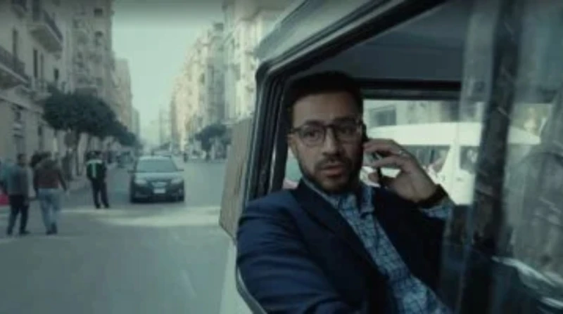 بين الفقر والثراء.. أحمد داوود بشخصيتين في الشرنقة شهدت الحلقة الأولى من مسلسل الشرنقة العديد من الأحداث المشوقة، حيث ظهر النجم أحمد داود في دور حازم