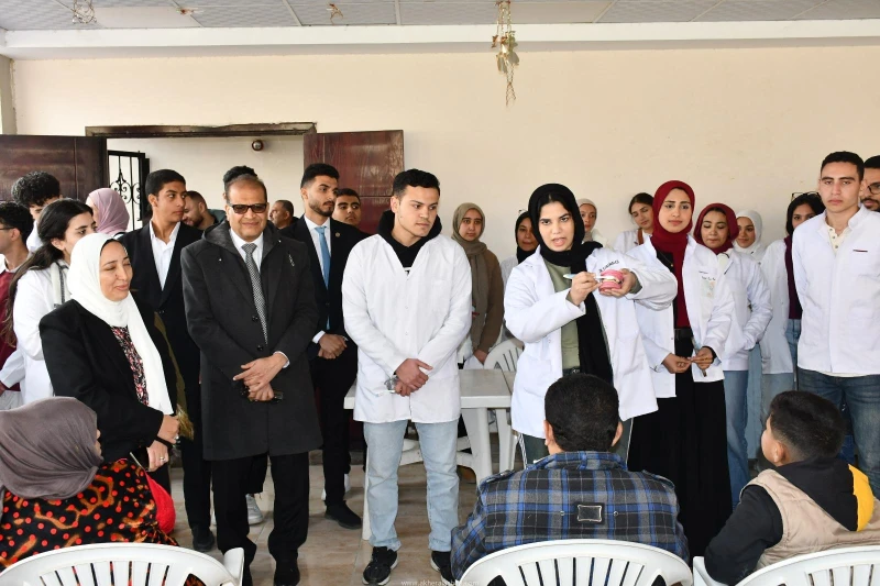 كتبت أمل عبد الرحيم تحت رعاية الدكتور ناصر مندور، رئيس جامعة قناة السويس والمفوض بتيسير أعمال جامعة الإسماعيلية الجديدة الأهلية، انطلقت أول قافلة طبية شاملة نظمتها الجامعة بقرية ال