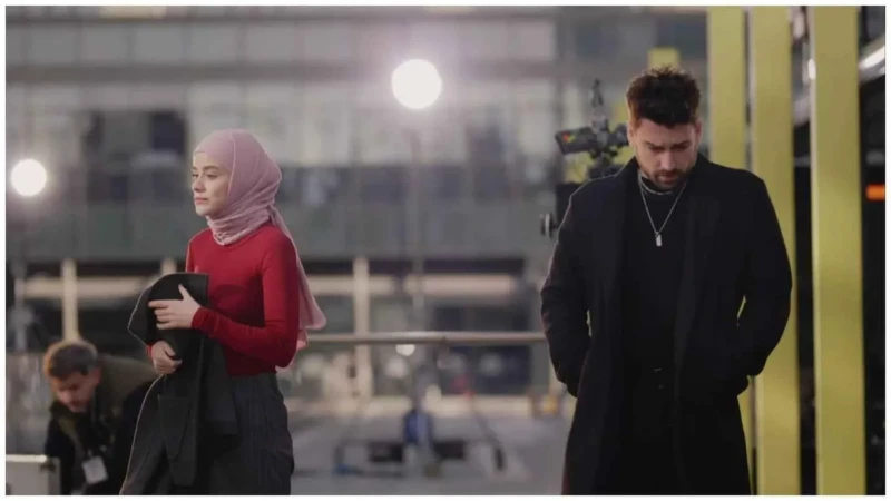 الإعلان عن مسلسل السوق التركي أثارت قناة كنال دي التركية ضجة واسعة في الأوساط الفنية بعد عرضها الإعلان الترويجي الأول لمسلسلها الجديد السوق والذي يحمل عنوانا مثيرا: لكل شخص ثمن في 