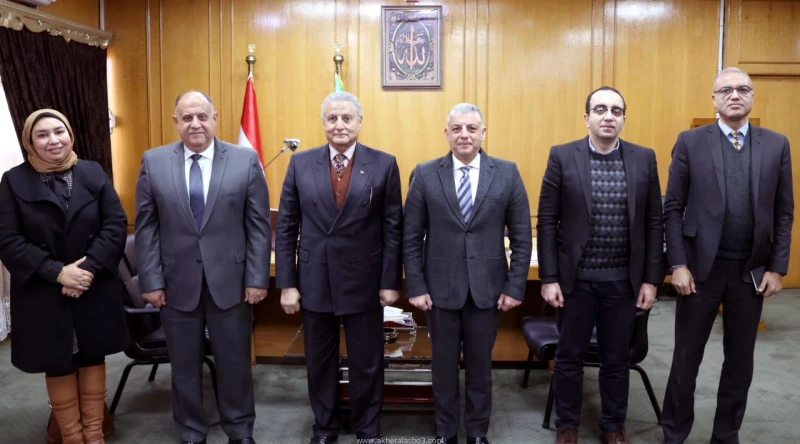 كتبت أمل عبد الرحيم استقبل اللواء طيار أ.ح أكرم محمد جلال محافظ الإسماعيلية، بمكتبه اليوم الخميس، السفير رضا الطايفي، مدير صندوق مكتبات مصر العامة. وذلك بحضور المهندس أحمد عصام الد