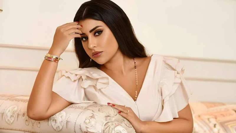 آيتن عامر تتهم بسرقة كلبها من أمام منزلها في حادثة أثارت جدلا واسعا على منصات التواصل الاجتماعي، اتهمت الفنانة المصرية آيتن عامر أحد المندوبين من