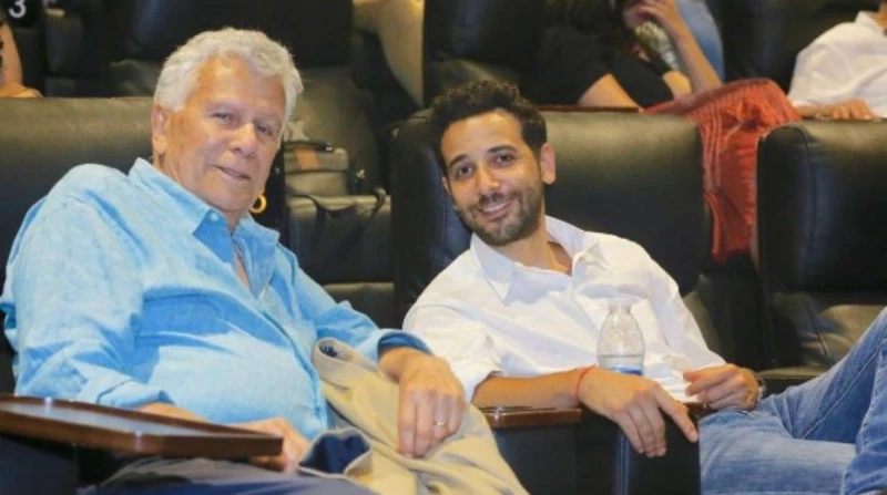 موعد ومكان عزاء المخرج أحمد قاسم كشف الفنان كريم قاسم، موعد ومكان عزاء والده المخرج أحمد قاسم الذي رحل عن عالمنا اليوم الثلاثاء.موعد عزاء والد كريم