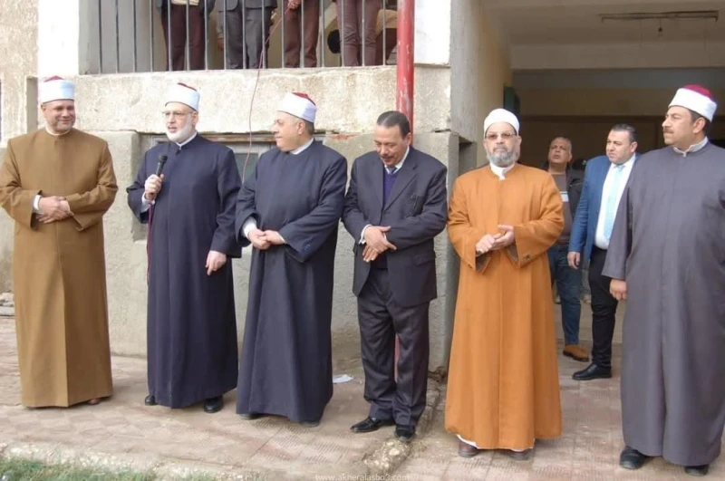 وكيل الأزهر يشهد طابور الصباح في معاهد سوهاج .. ويوجه رسائل مهمة للطلاب والمعلمين كتب - محمود الهندي شهد فضيلة أ.د. محمد الضويني، وكيل الأزهر، اليوم الأحد، طابور الصباح بمجمع معاهد