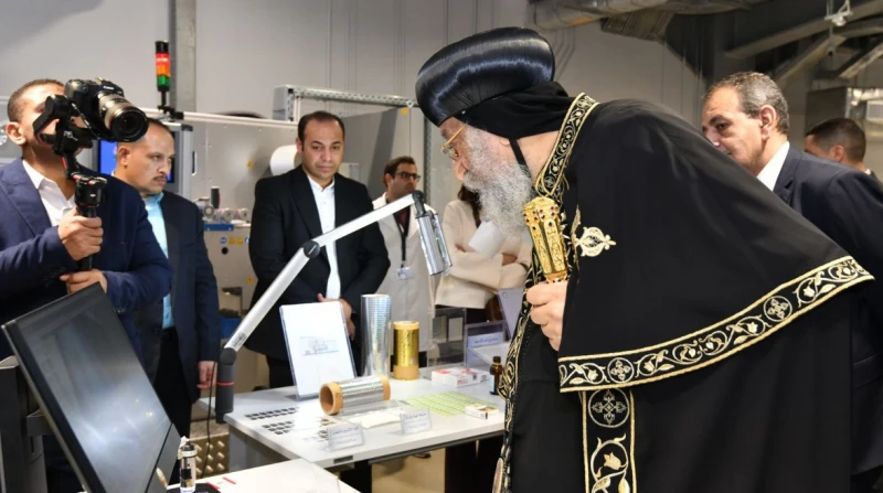 نقلة نوعية.. البابا تواضروس يزور مجمع الإصدارات الذكية ويشيد بخدماته زار البابا تواضروس الثاني، بابا الإسكندرية بطريرك الكرازة المرقسية اليوم، مجمع الإصدارات المؤمنة والذكية، حيث ك