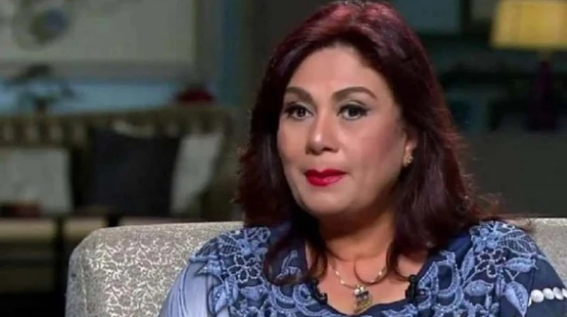 مش أناني.. سلوى عثمان تدافع عن محمد رمضان وتكشف كواليس البرنس دافعت الفنانة سلوى عثمان عن الفنان محمد رمضان بعد أن انتقده الجمهور إطلاقه على نفسه لقب نمبر وان، كما دافعت أيضا عن ال