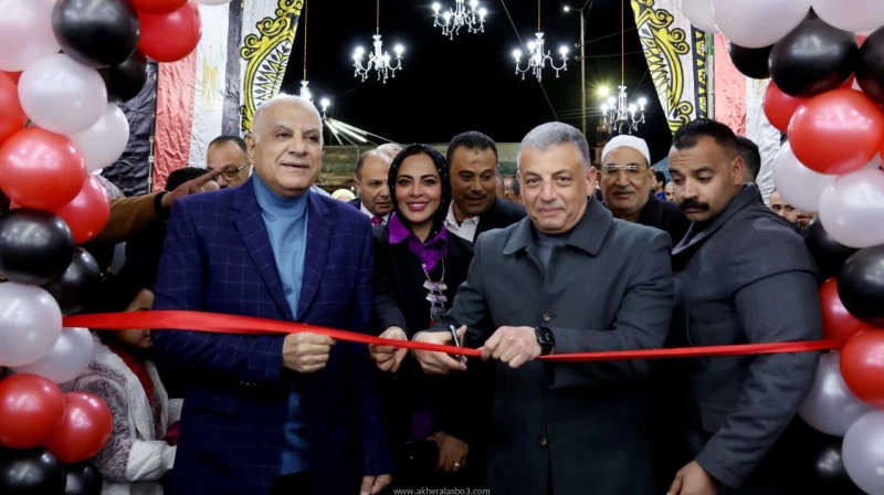 كتبت أمل عبد الرحيم افتتح اللواء طيار أ.ح أكرم محمد جلال محافظ الإسماعيلية، مساء اليوم الخميس، معرض أهلا رمضان الرئيسي بالمحافظة، بحديقة الشيخ زايد بنطاق حي ثالث مدينة الإسماعيلية،